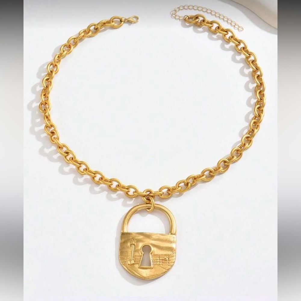 Lock Pendant Necklace M1427